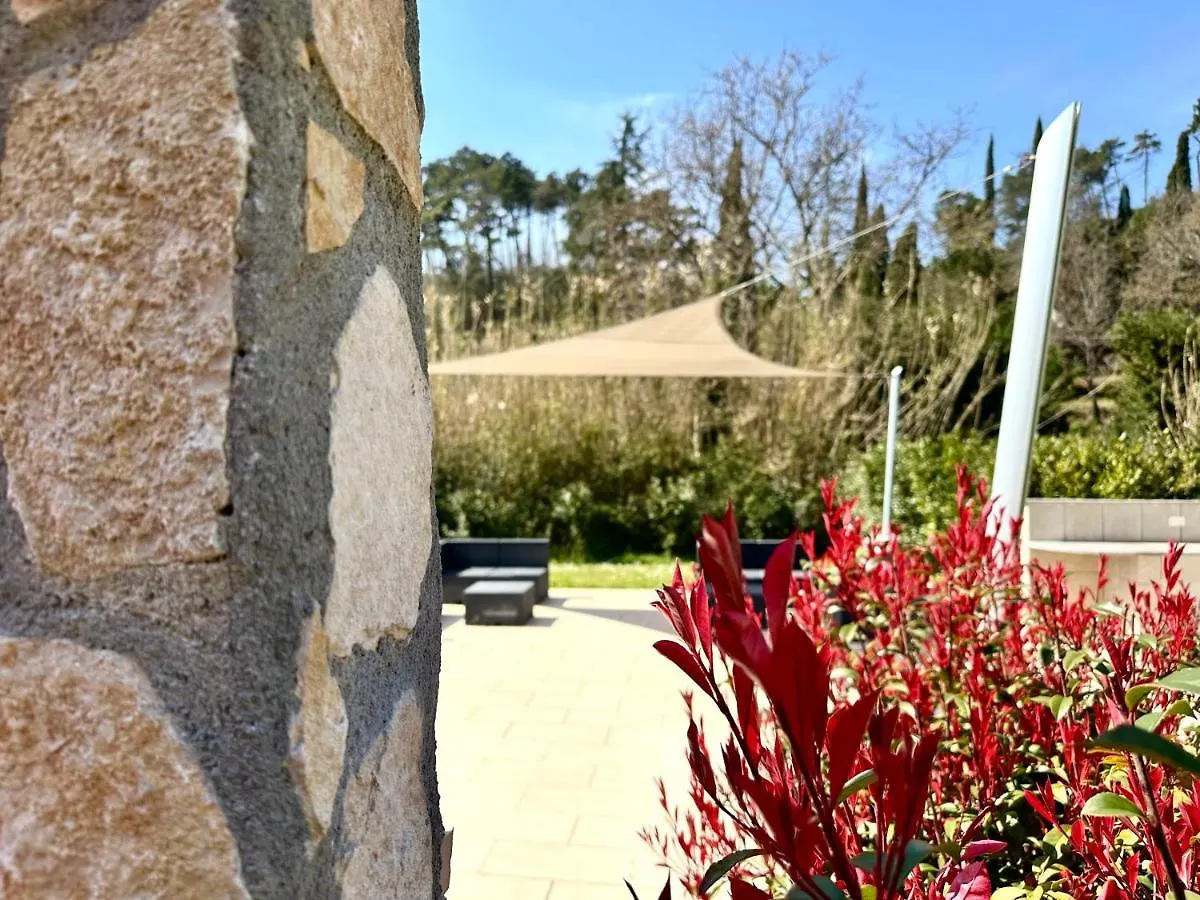 Le Village Sarzana