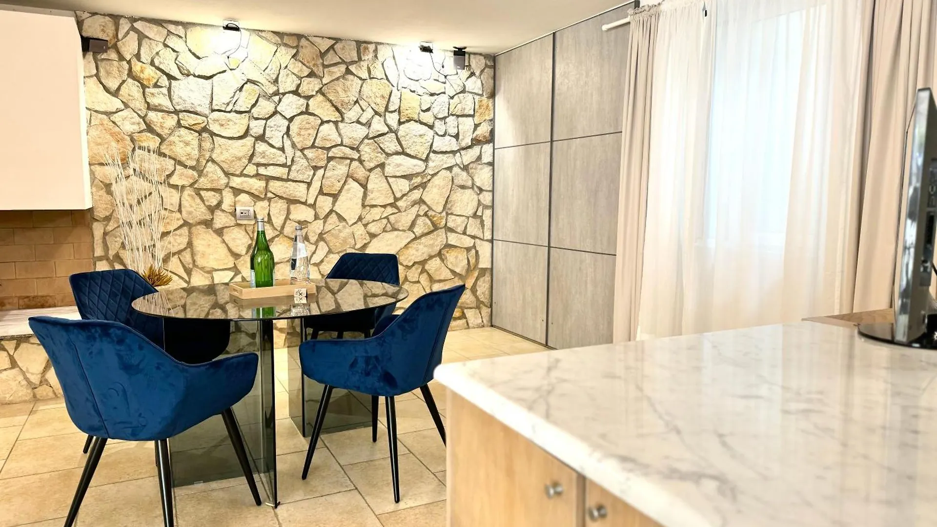 Le Village Sarzana